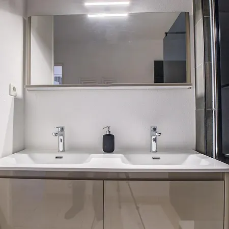 Oiqia Saint Martin ~ Duplex 3 Avec Balcon *